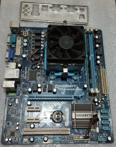 Kit placa mãe gigabyte am3+ GA-M68MT-S2P com processador e memoria ddr3 4gb