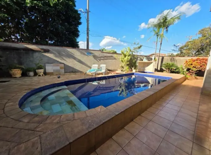 Sobrado à venda em Paulínia, Jardim América, com 3 quartos, com 370.87 m²