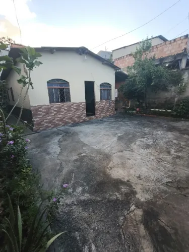 VENDE-SE CASA - Bairro Minas Caixa