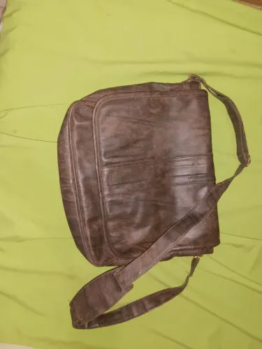 Bolsa de couro (comprei como couro de jegue ) em ótimo estado apenas precisando hidratar