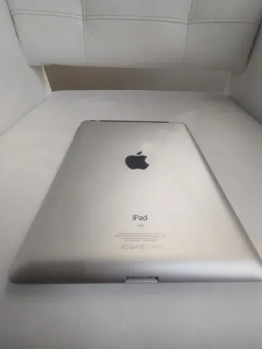 iPad 16GB (Wi-Fi + Cellular)