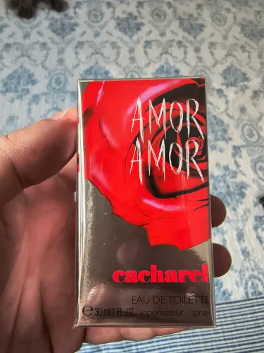 PERFUME AMOR AMOR ( CACHAREL)