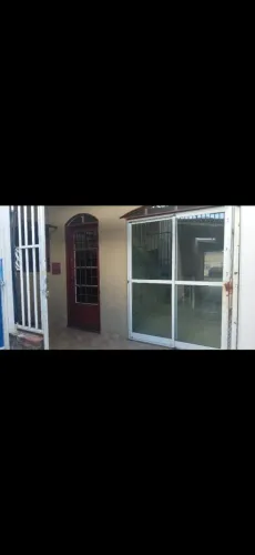 ALUGA-SE CASA DE FUNDOS NA M NORTE