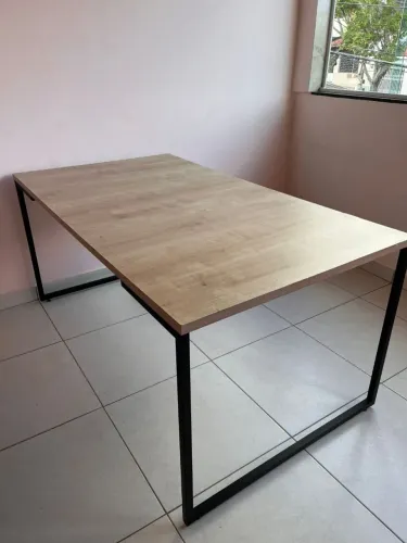 Mesa de Jantar estilo industrial