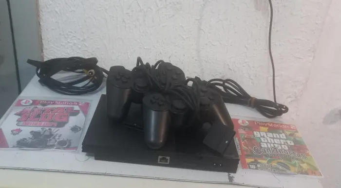 Play 2 zero completo pouco usado acompanha jogos