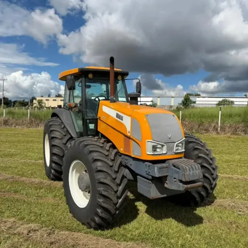 TRATOR AGRÍCOLA 