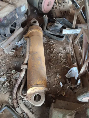Vende-se Pistão hidráulico de trator de esteiras 