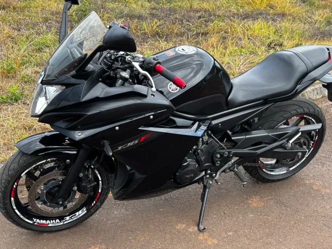 Moto impecável