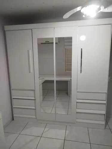 Guarda roupa 6 portas