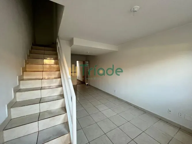 EXCELENTE CASA DUPLEX EM COND. FECHADO | YPIRANGA