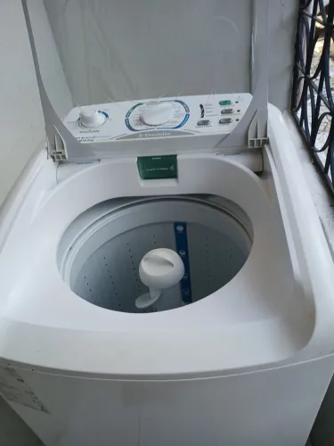 Vende se uma máquina de lavar Electrolux  8.0 Kg 