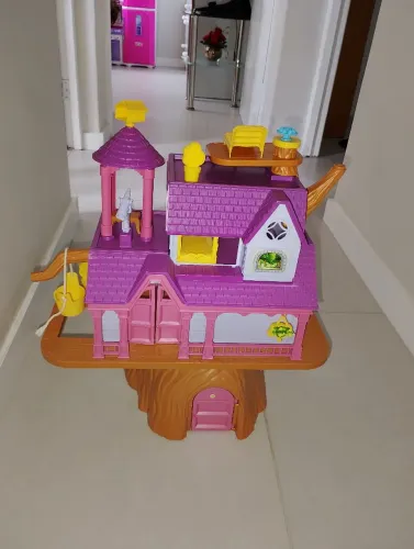 Vendo casinha da Barbie em perfeito estado de uso.