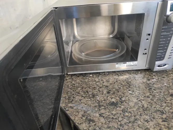 Microondas Brastemp 27 litros inox, com gril (gratinado) garantia de 3 meses.