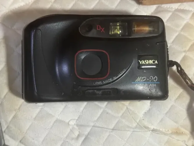 Câmera analógica Yashica MD-20 no estado para peças
