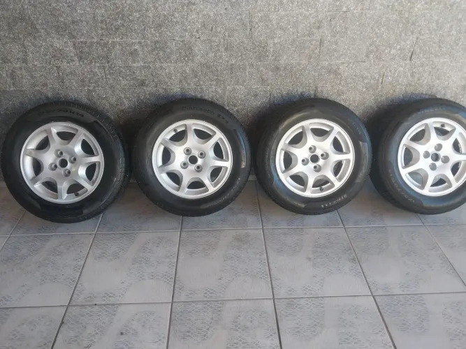 Roda 14  Furação fiat com pneu PIRELLI SEMI NOVO