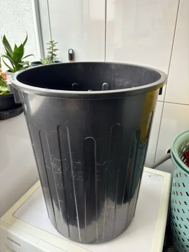 Lixeira 65 litros usada