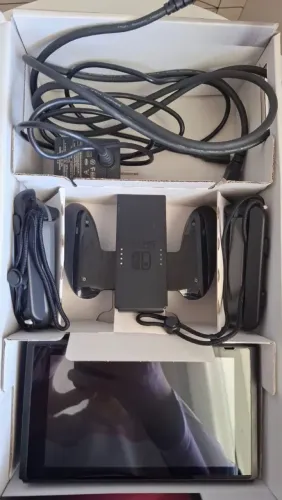 Nintendo Switch (usado) na caixa original+Cabos e 2 Joycons+Mario Kart 8+Case