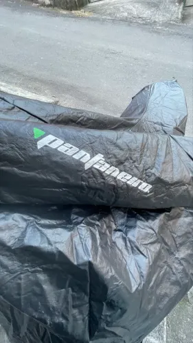 Capa para moto nova! Anti chamas , acolchoado por dentro tamanha G paguei 200 ! Quero 150