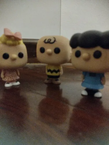 3 Funkos Charlie Brown e companhia