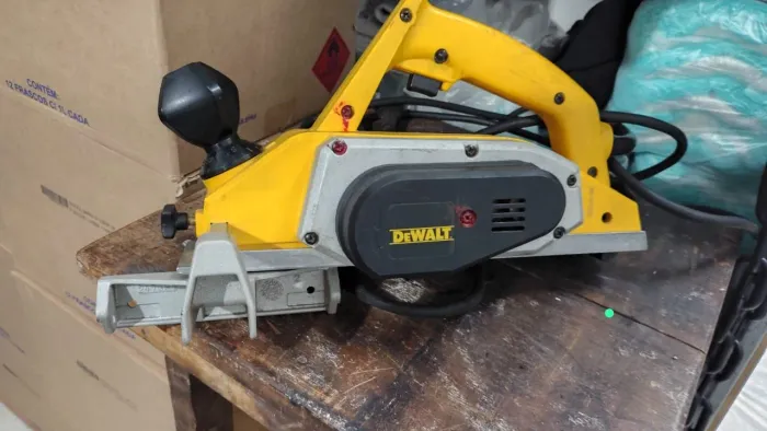 Plaina Dewalt dw675. Perfeita
