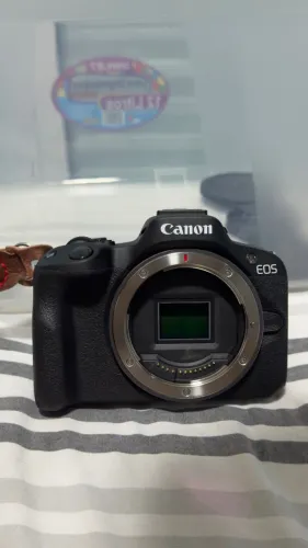 Câmera Canon R50 Mirroles Lente 18-45