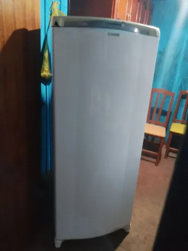 Vende-se geladeira Consul.