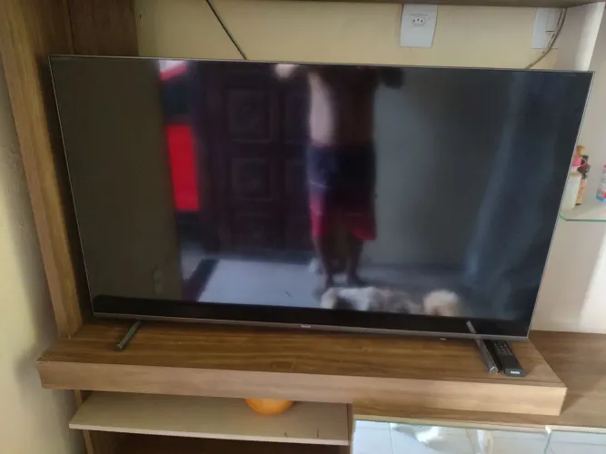 Tv com defeito Philips 50" 4k UHD ambiligh com Android