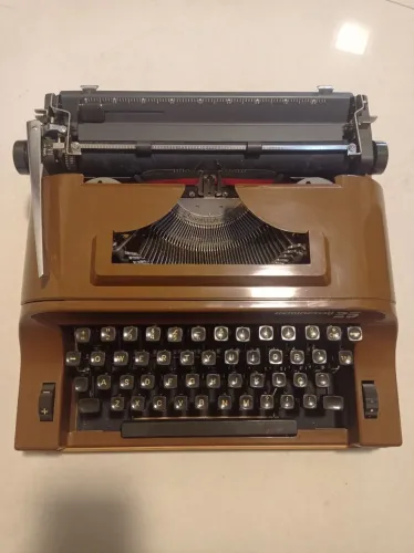 Máquina de escrever portátil Remington 25