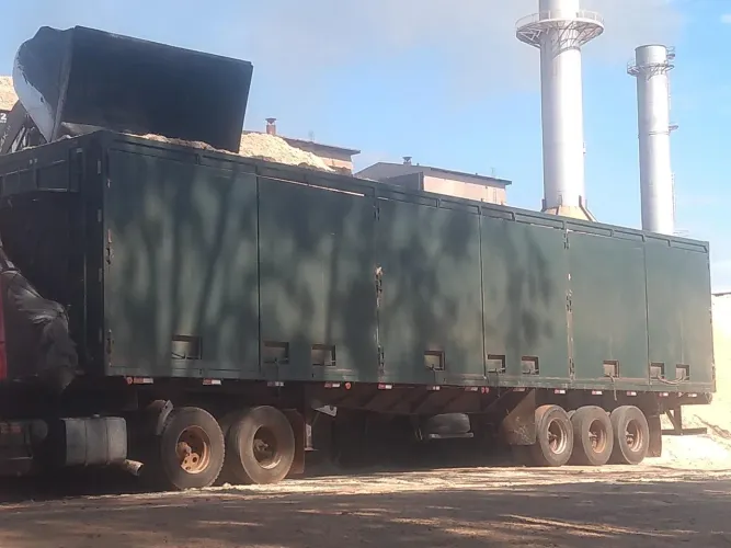 Carreta de bagaço e cavaco 