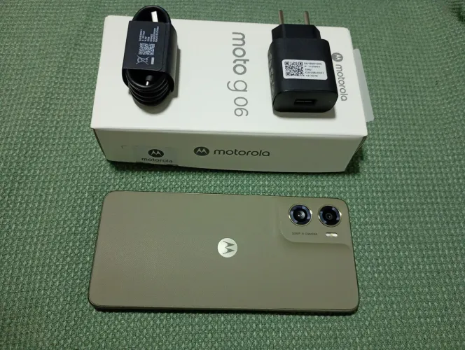 Moto G06 256GB 4GB RAM Bege - Semi-novo Completo na Caixa