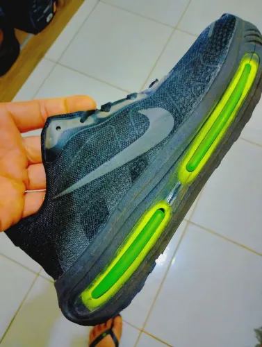 Vende se lindo tênis de primeira linha marca Nike semi novo 41