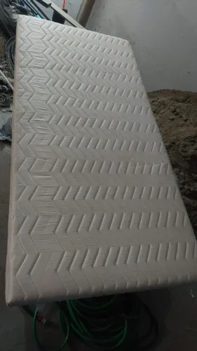Vendo uma base de cama box com rodinha