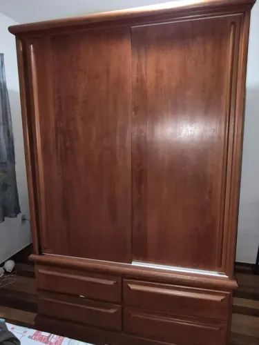 Guarda roupa de Madeira Maciça