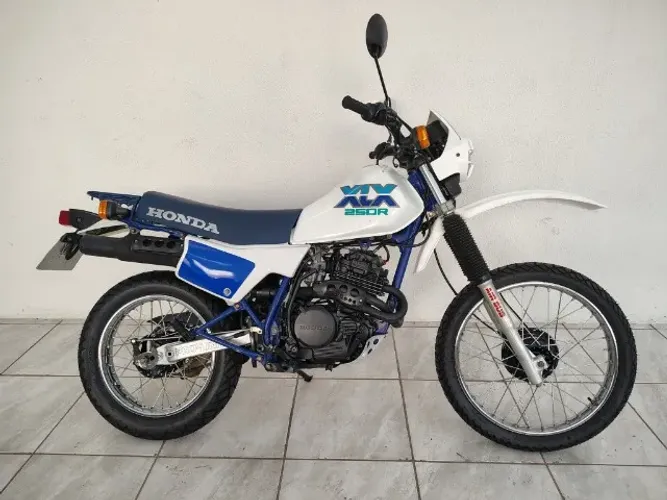 Honda XLX 250R branca 1991