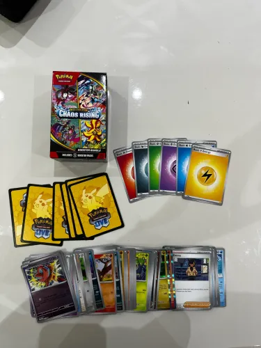 58 cartas Pokémon em inglês (Chaos rising) + energia e códigos