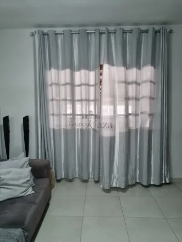 Oportunidade - Casa - Vila Branca - Jacareí - 2 Dormitórios - 175m².
