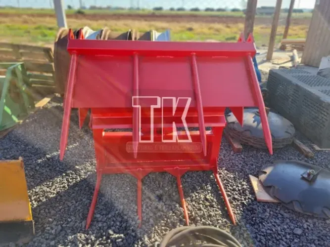 Garfo de Feno - TK Tratores Nova Andradina - MS