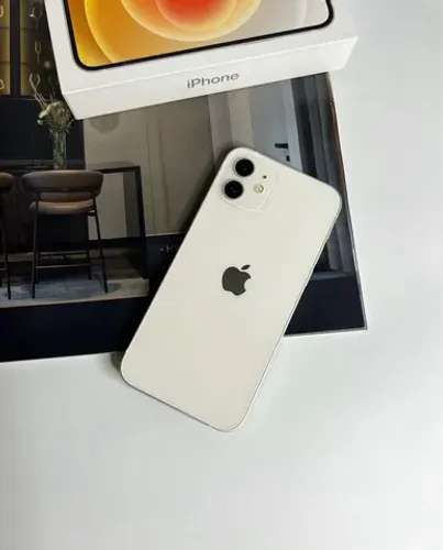 iPhone 12 - semi novo - sem marcas de uso