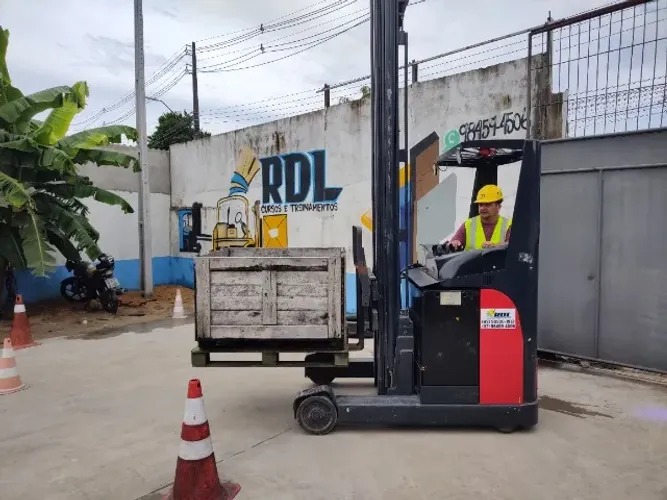 Curso de Empilhadeira Elétrica Retrátil com Nr11