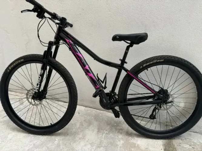 Bicicleta feminina aro 29, 24 marchas preto e roxa