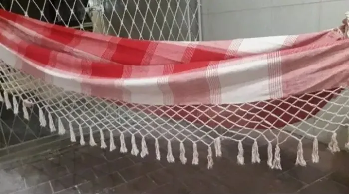 Rede de Descanso de Parede Branca e Vermelha Artesanal Nova 