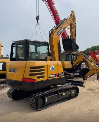 Escavadeira Sany SY55 C ano 2020 com 900 horas, ar condicionado, em SP