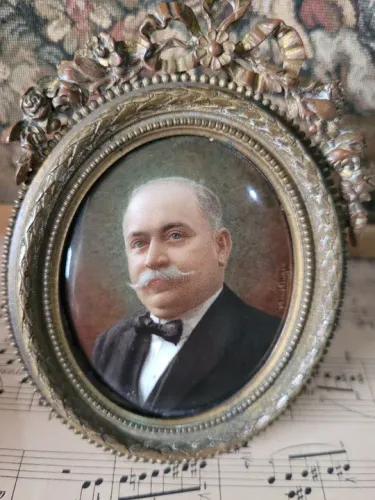 Miniatura pintada a óleo antiga