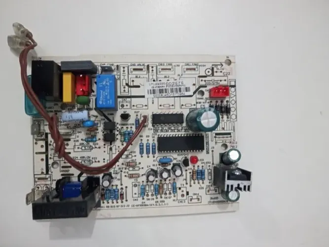 Placa Eletrônica Principal da Cond. Split Hi-Wall Midea Barril 30.000Btu/h mod cd.38KCN30M