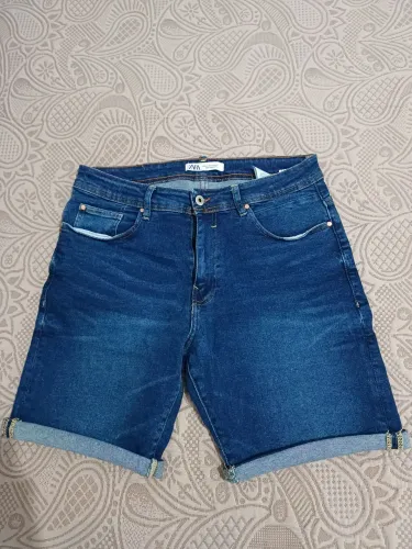 Ótima Bermuda jeans ZARA. Alta qualidade, usada poucas vezes.