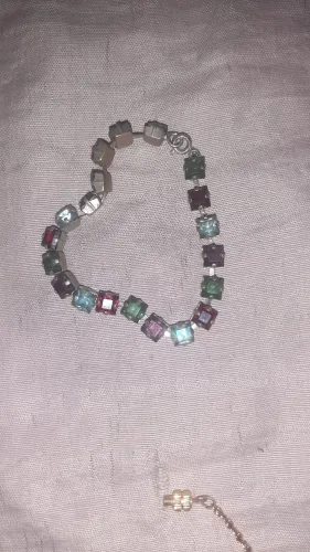 pulseira de pedras coloridas