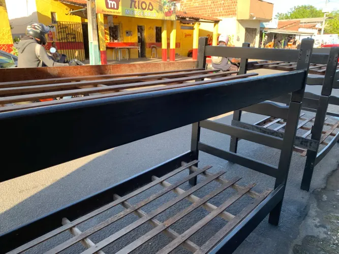 Beliches a quantidade também 100% madeira 