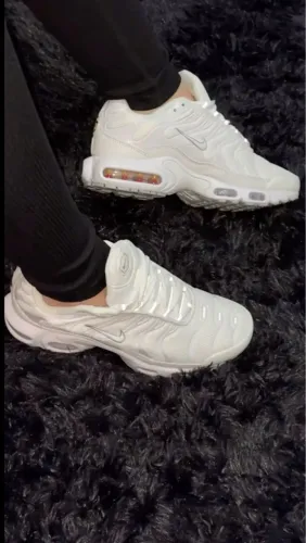 Tênis Nike Air Max TN Branco - Conforto e Estilo