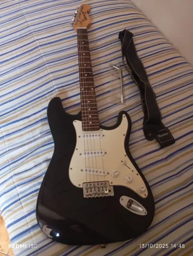 Guitarra Extreme Pro Stratocaster Semi Nova (Com Bag e Correia)