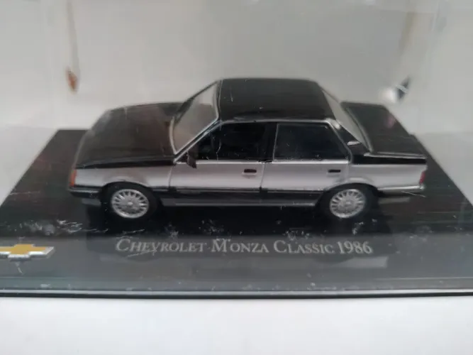 Miniatura Chevrolet Monza Classic 1986 1:43